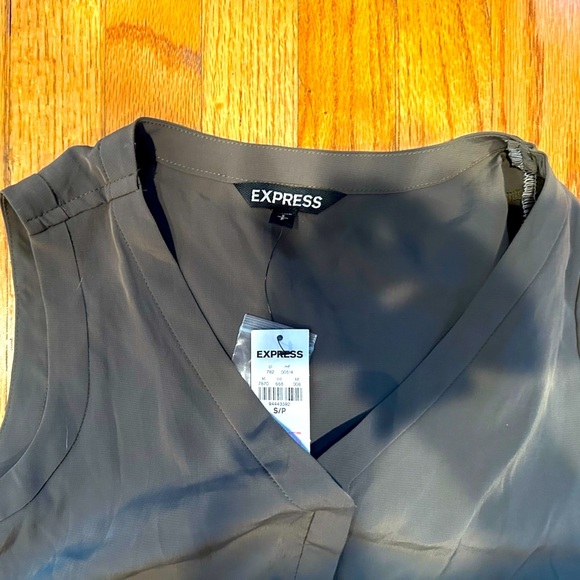 New Express women’s Sleeveless Jumpsuit - Picture 3 of 4